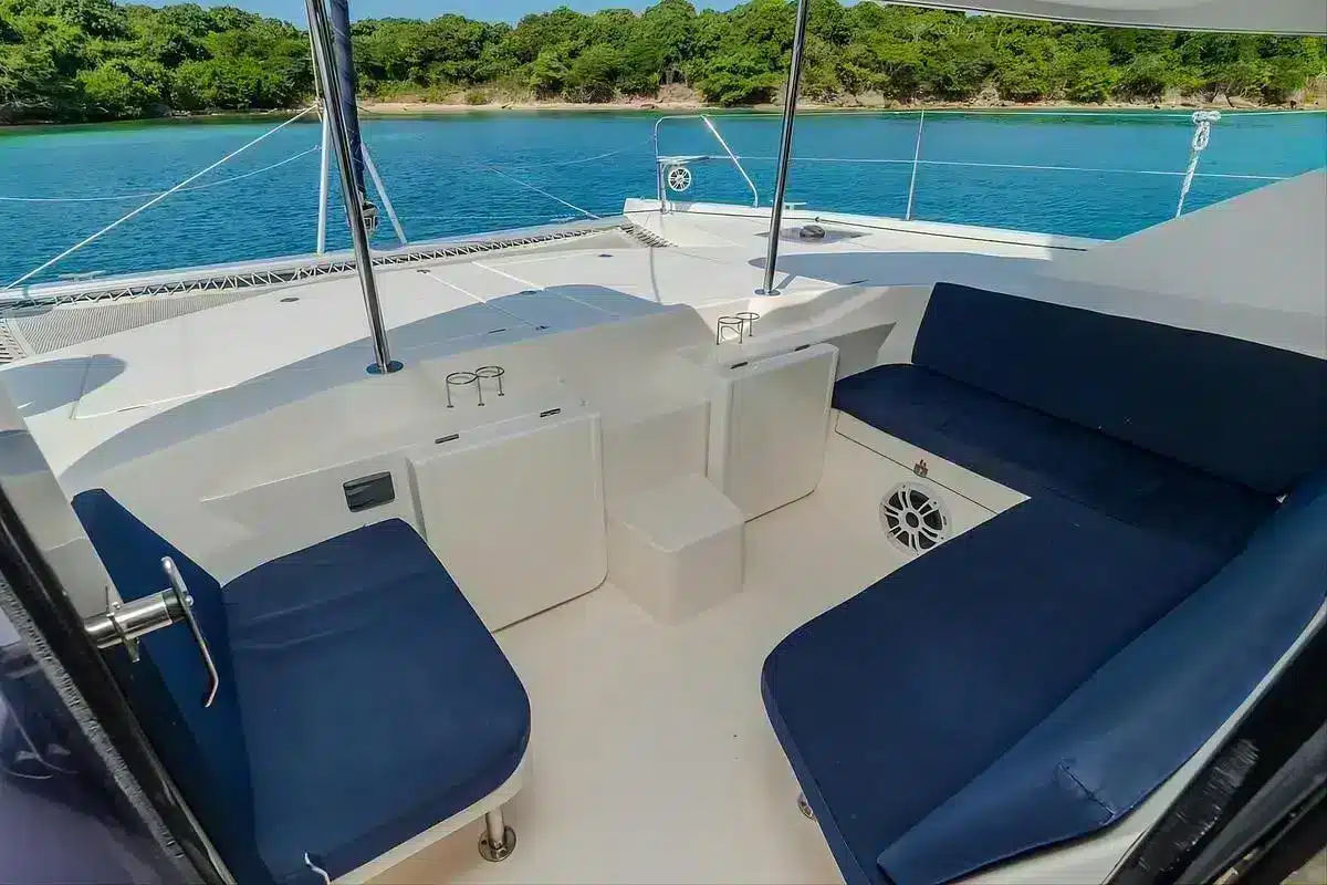 Catamarán Avalon One - Image 8