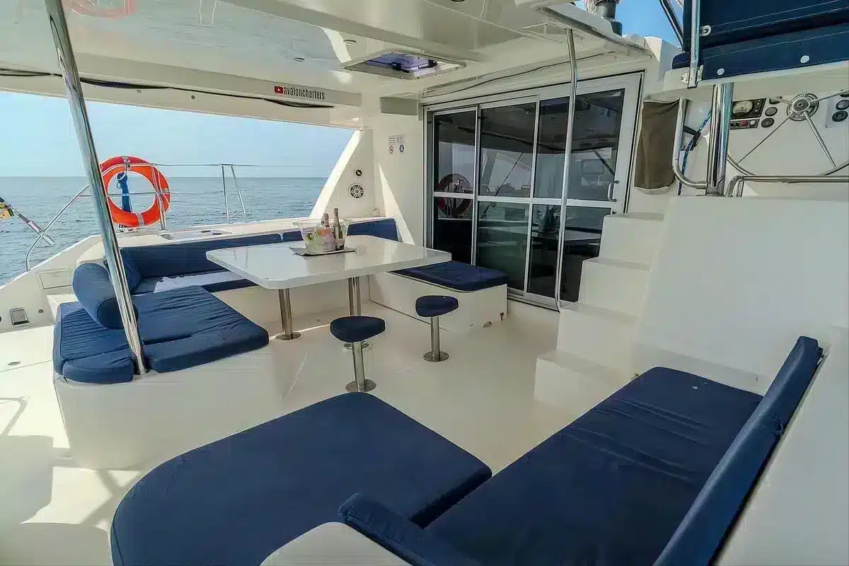 Catamarán Avalon One - Image 6